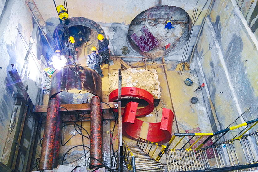 中鐵(tiě)五局鯉魚大(dà)溝1500頂管